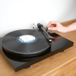 Pro-ject Debut Carbon EVO Turntable 2M Red